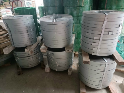 So sánh và lựa chọn dây đai nhựa, dây đai thép.