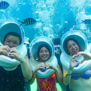 ba người tham gia Tour Đi Bộ Dưới Biển Phú Quốc Sea Walker Nautilus 5 Sao